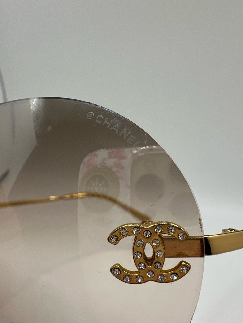 CHANEL Gold CC Logo Gradient Sunglasses - Picture 9 of 13